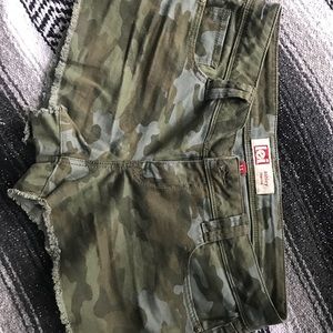 Camo lei Shortie Shorts